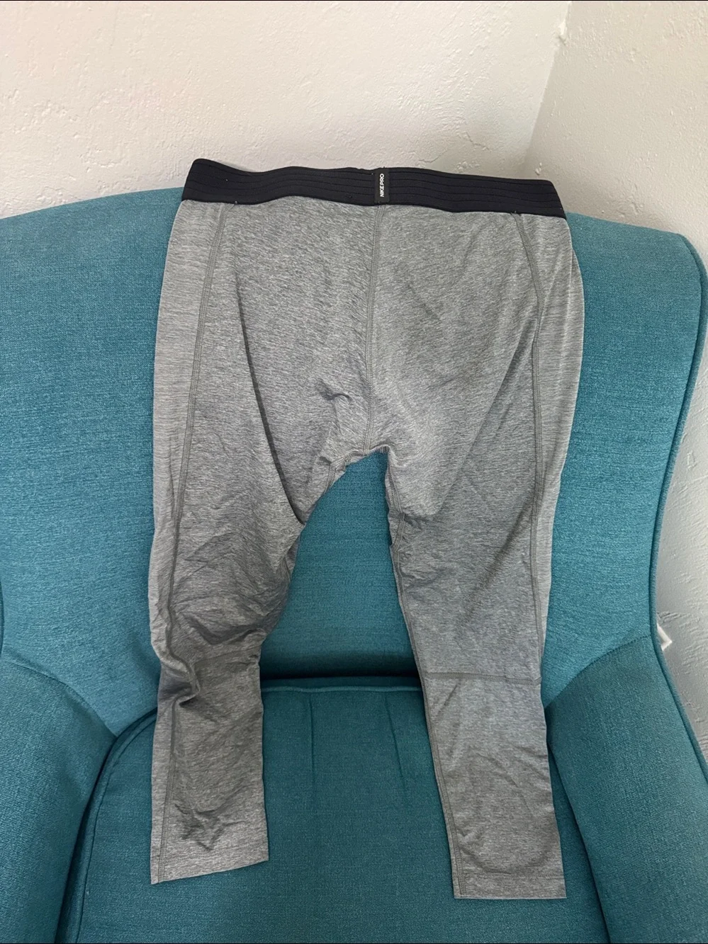 Nike Men’s Grey Athletic cropped compression pants size medium